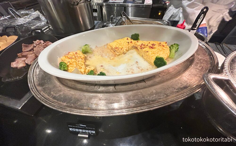 はちみつといちごのオムレツ キャベツソース