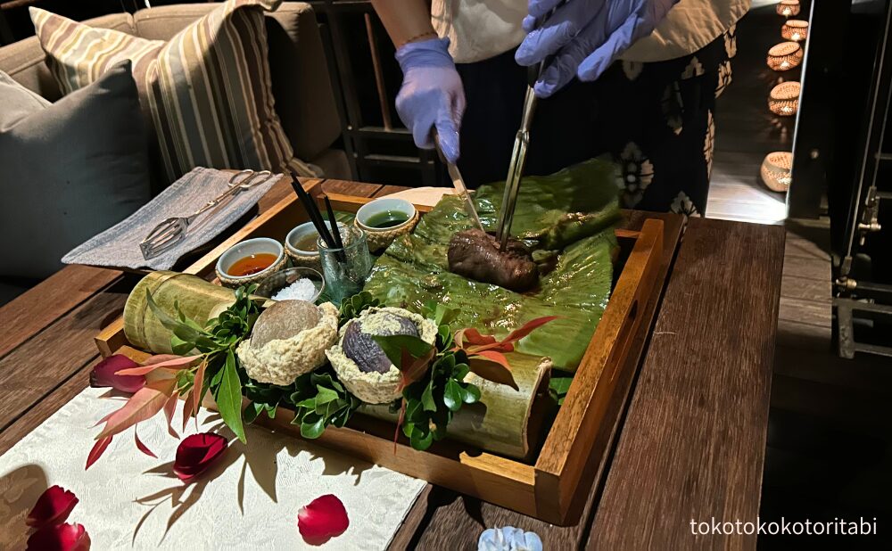 牛肉を切っているところ