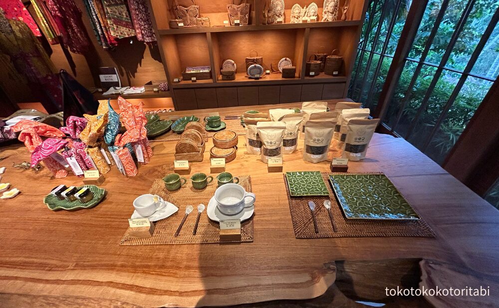 ティーカップやお皿、お茶など
