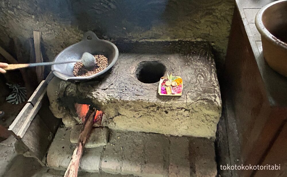 コーヒー豆を煎っているところ