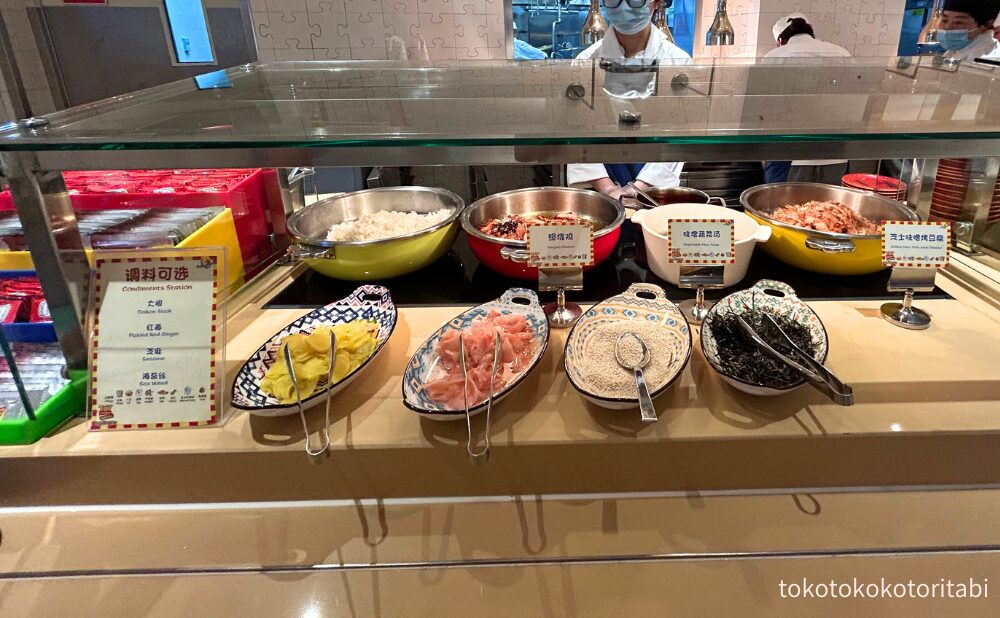 白米、照り焼きチキン、みそ汁、豆腐の味噌チーズ焼き