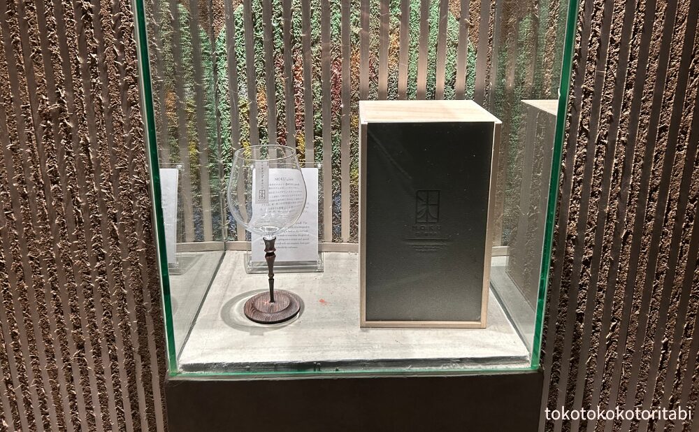 廊下に飾ってある「MOKUglass」さんの作品