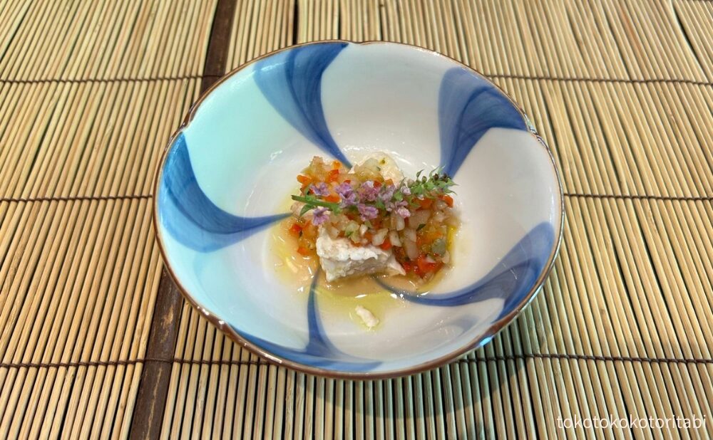 箸休め：的鯛の炙り　夏野菜のラビゴットソース