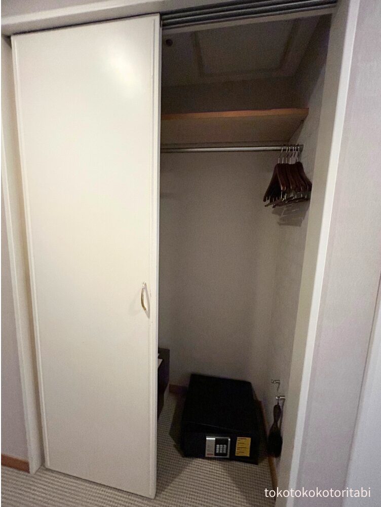金庫、ブラシ