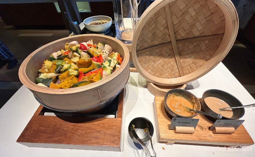 根菜の蒸し物/柚子味噌風味/胡麻だれ