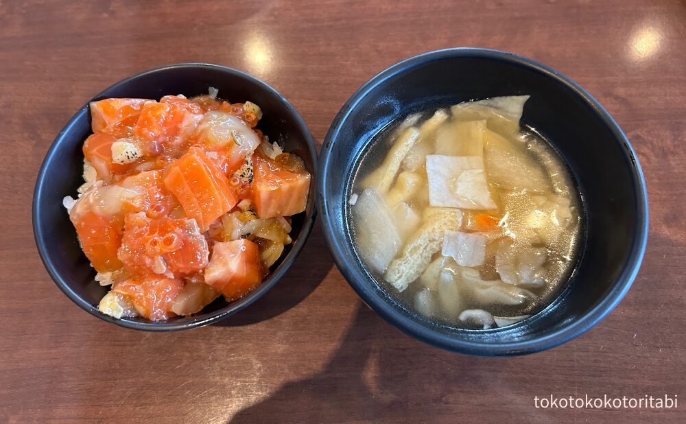 海宝丼と味噌汁