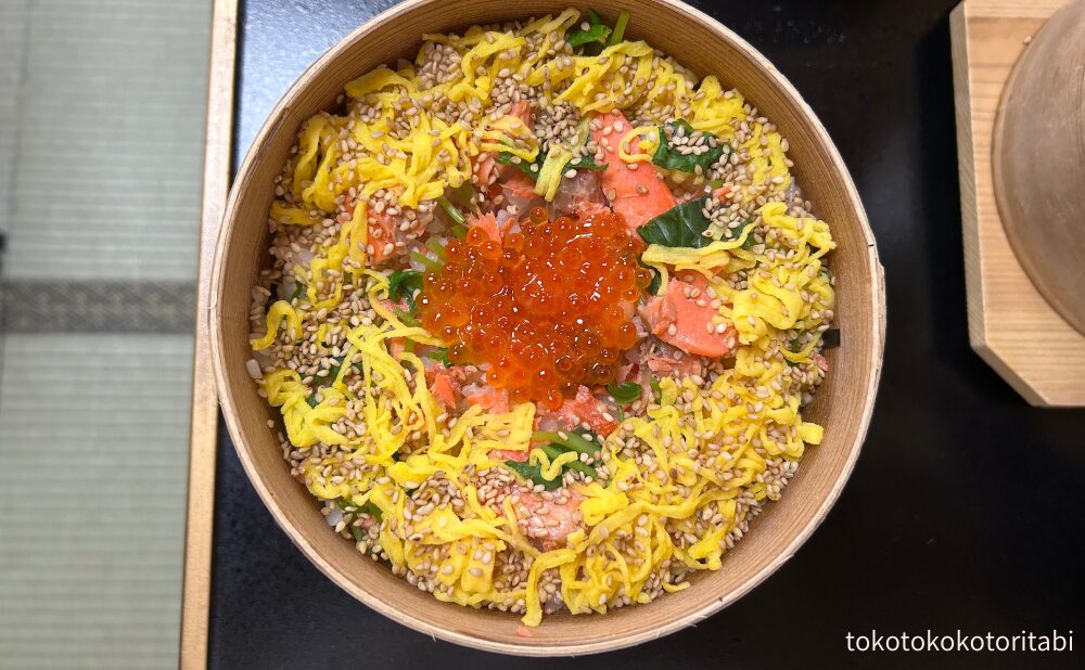 めっぱ飯（鮭の親子せいろ）