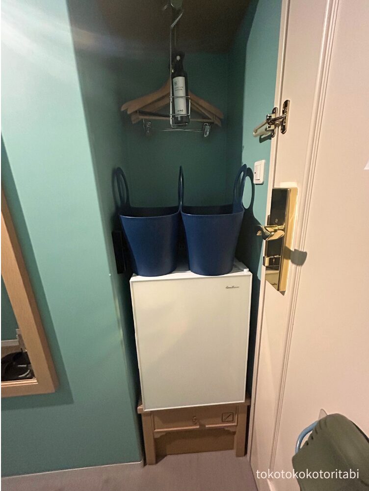 ハンガー、消臭スプレー、かご、冷蔵庫