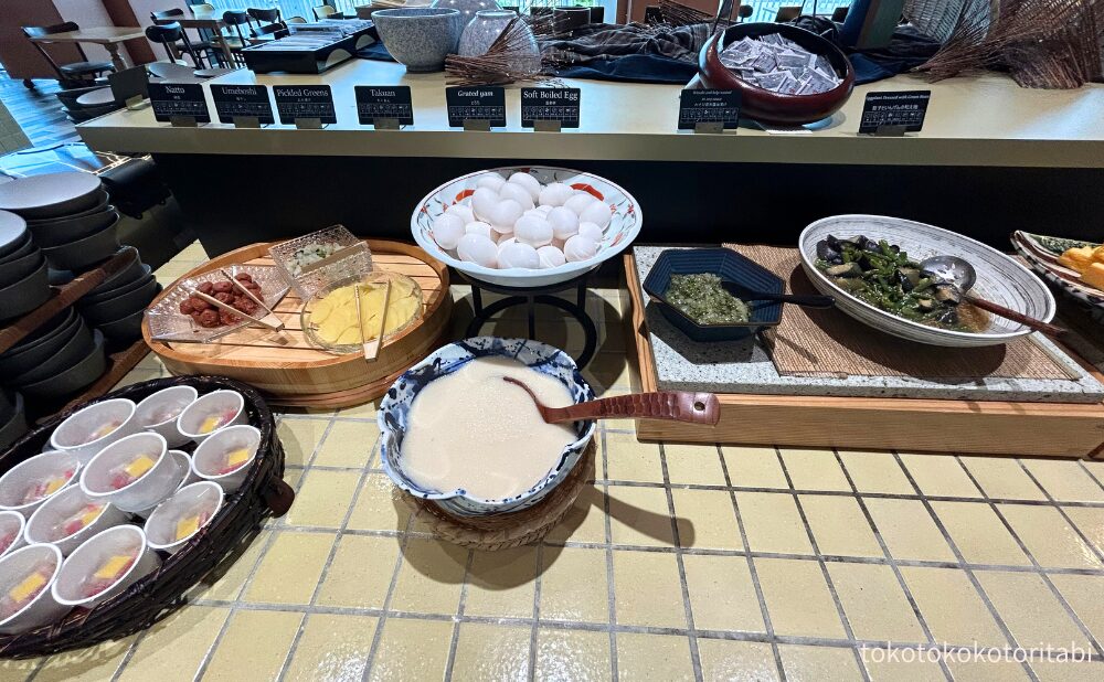 納豆/梅干し/おみ漬け/たくあん/とろろ/温泉卵/わさび昆布醤油漬け/茄子といんげんの和え物