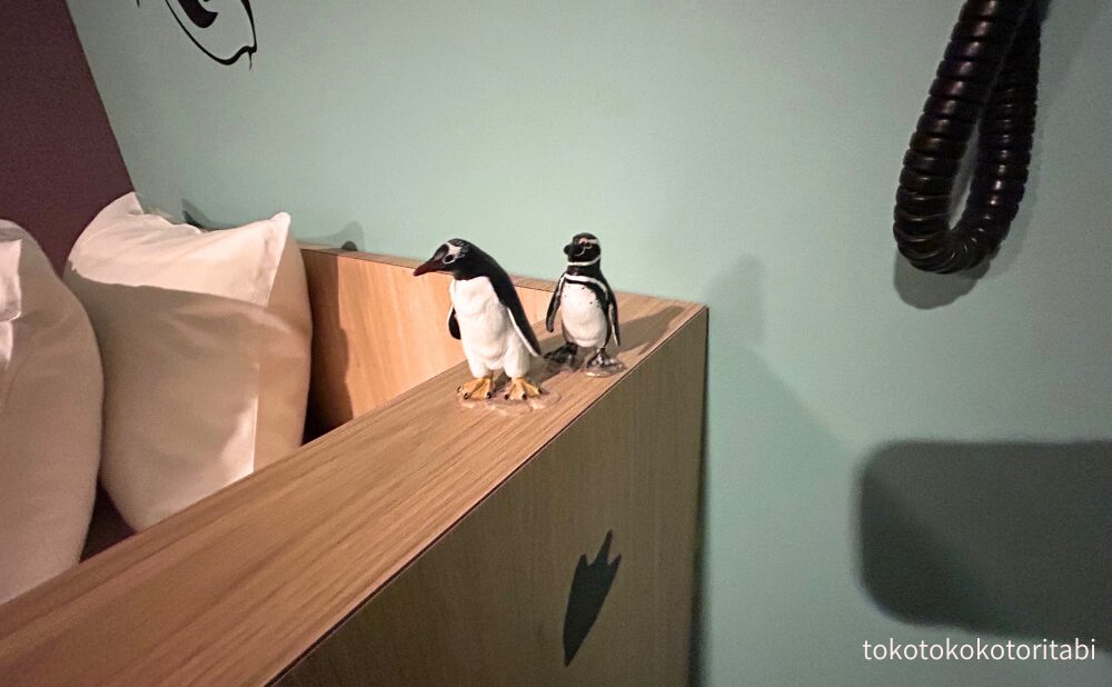 ベッド縁にもペンギン