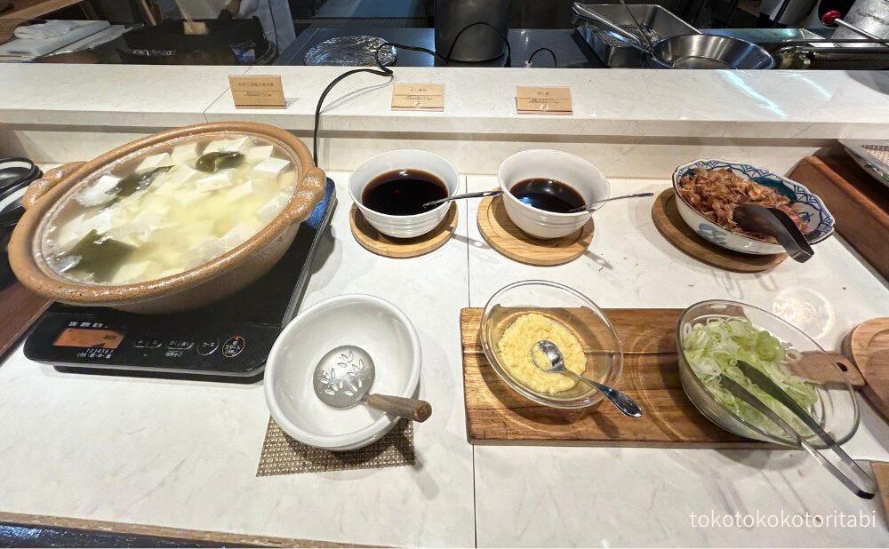 手作り豆腐の湯豆腐/だし醤油/ぽん酢/鰹節/生姜/葱