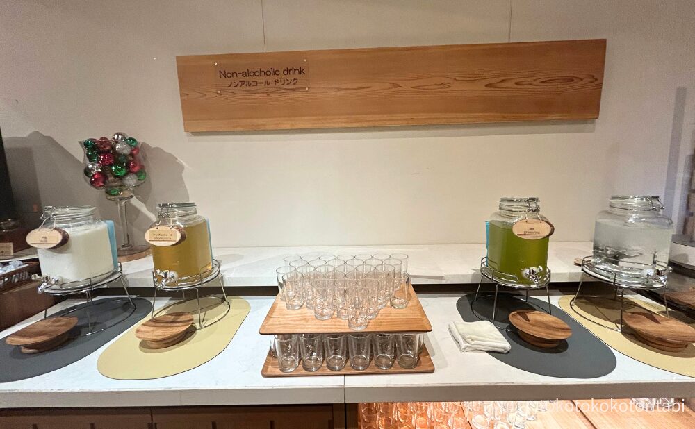 牛乳/アップルジュース/緑茶/水