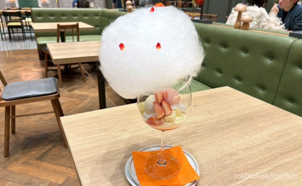 苺とフレッシュクリームのパフェ