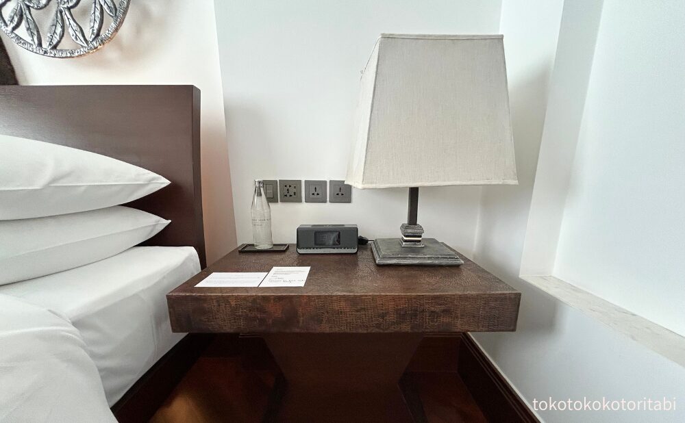 ミネラルウォーター/クロック/ライト