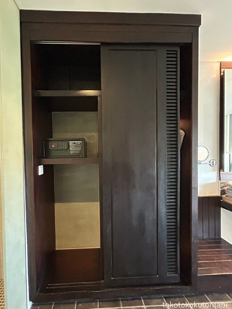 クローゼット左側