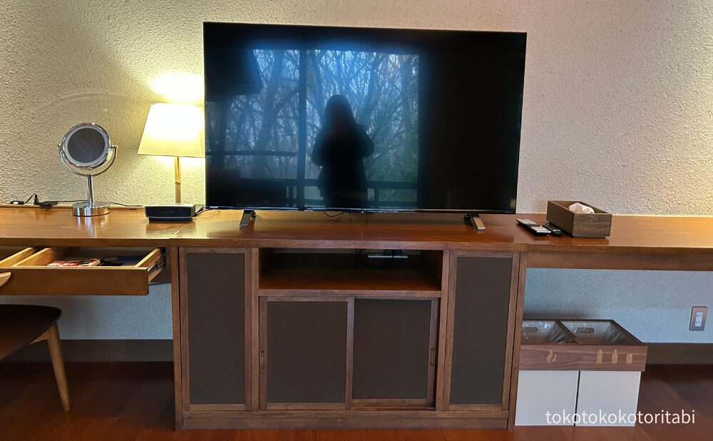 テレビ/ティッシュ/ゴミ箱