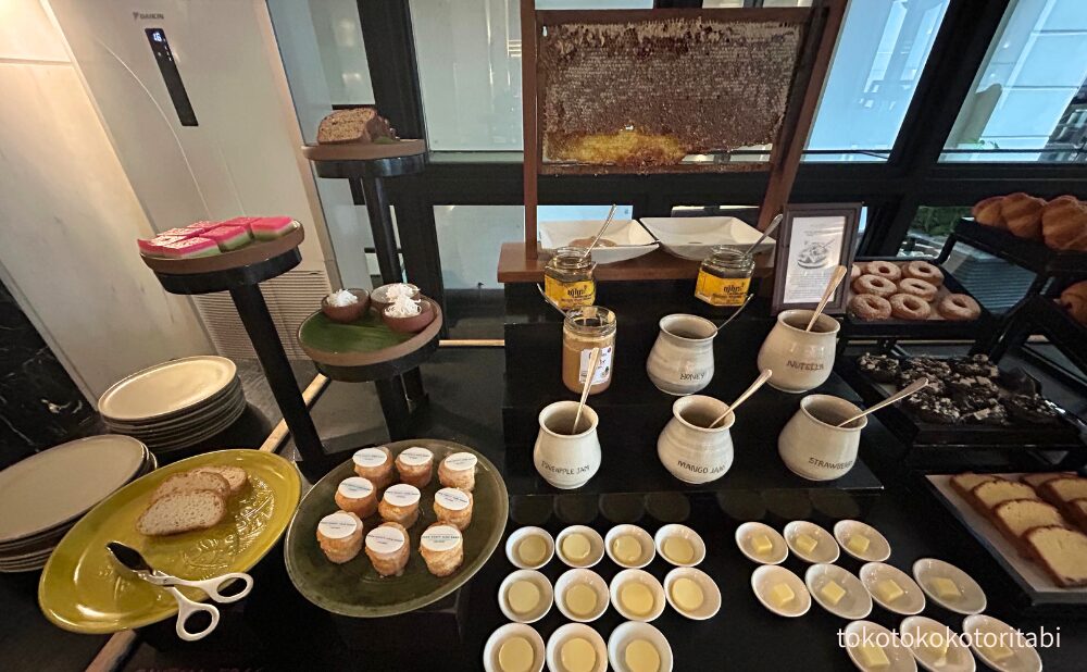 ケーキ/グルテンフリーのパン/グルテンフリーマフィン/はちみつの巣/はちみつ3種/ヌテラ/パイナップルジャム/マンゴージャム/ストロベリージャム/無塩バター/有塩バター