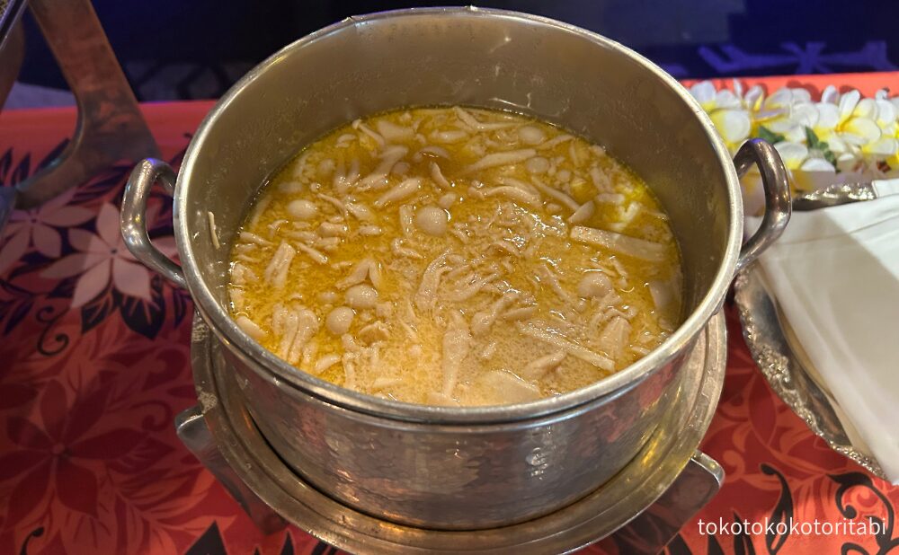 トム カー ガイ 鶏肉入りタイ風ココナッツスープ