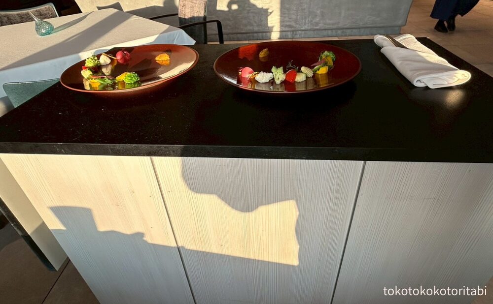 目の前で盛り付け