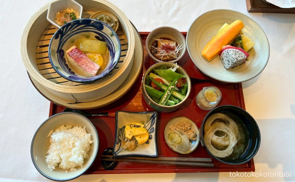 月桃の葉をとると…