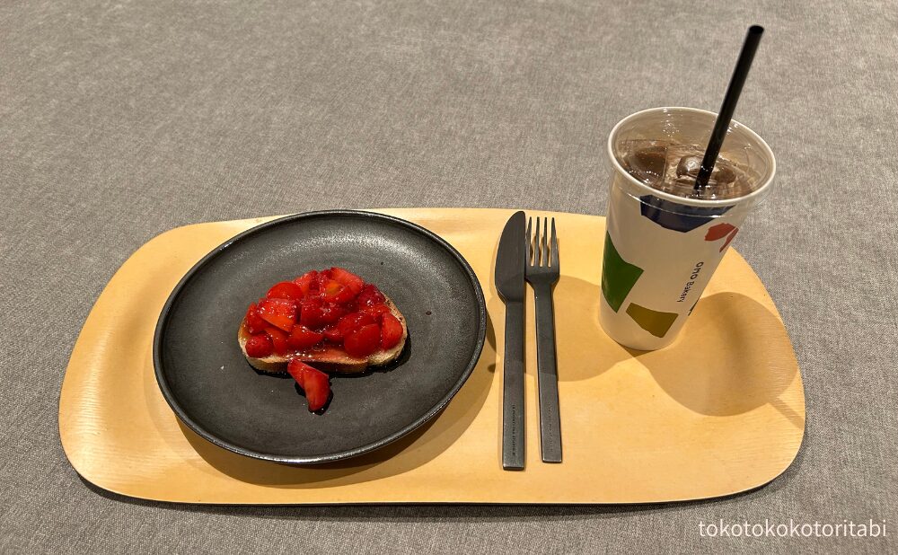 ごろっと苺とトマトのブルスケッタ/スペシャルラテ