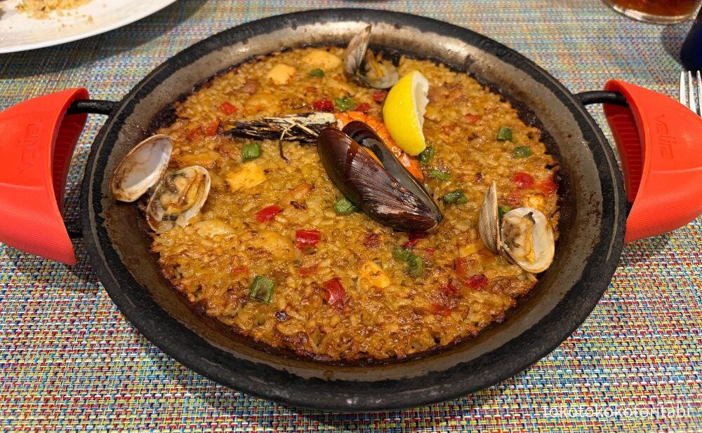 魚介と鶏肉のミックスパエリア